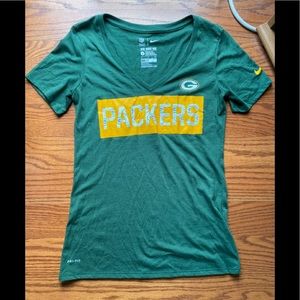 Women’s Nike DriFit GB Packers V-neck T-shirt sz S